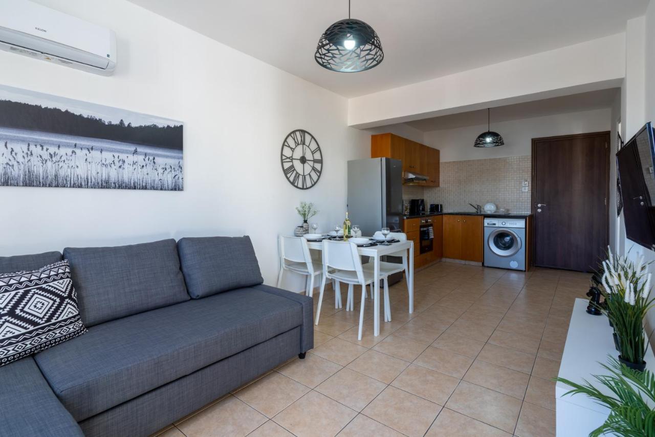 Polyn 1- Bedroom Apartment In Larnaca Ngoại thất bức ảnh