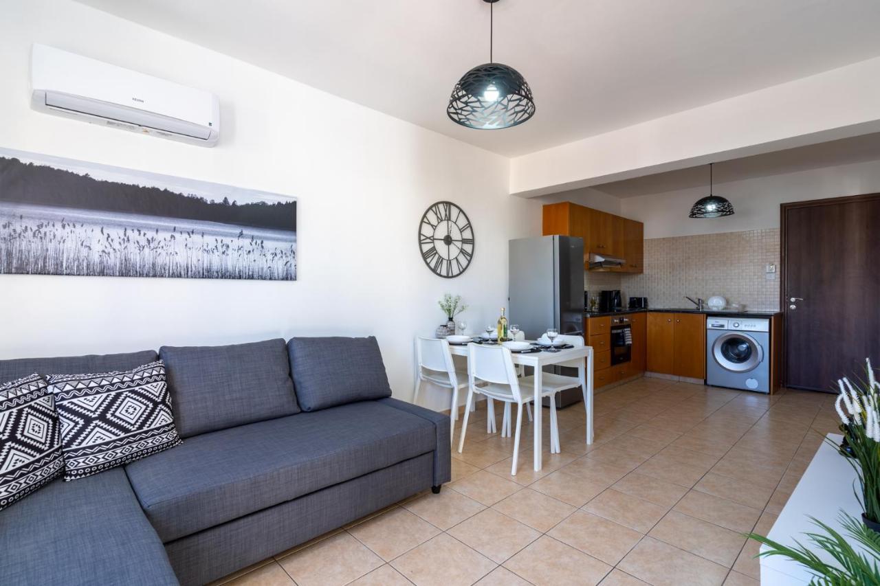 Polyn 1- Bedroom Apartment In Larnaca Ngoại thất bức ảnh